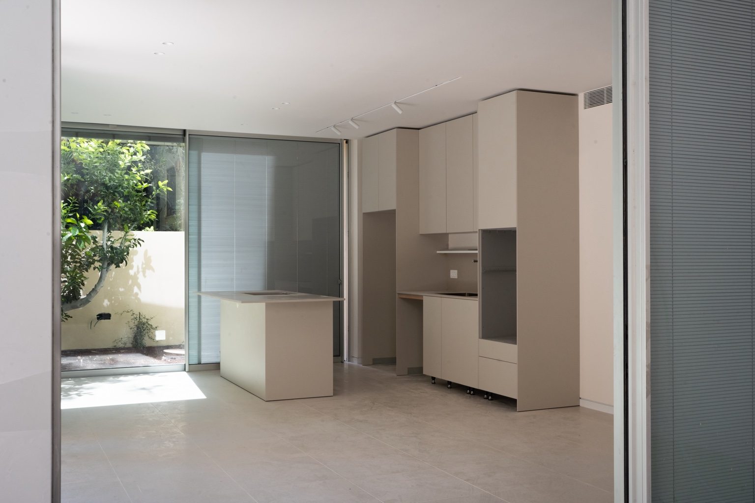 ZOMMER REAL ESTATE photograph 7